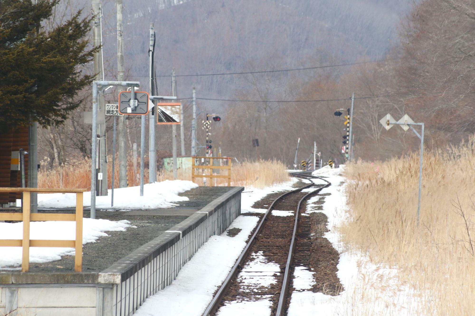 網走方面も列車交換設備廃止のため線路が曲がっている