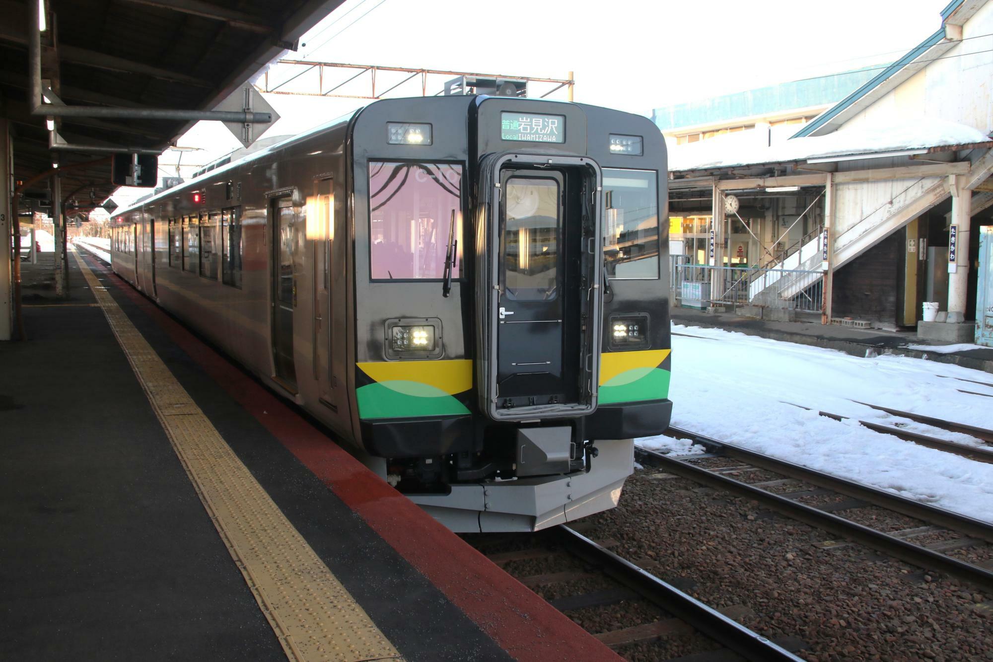 滝川駅で撮影した737系電車