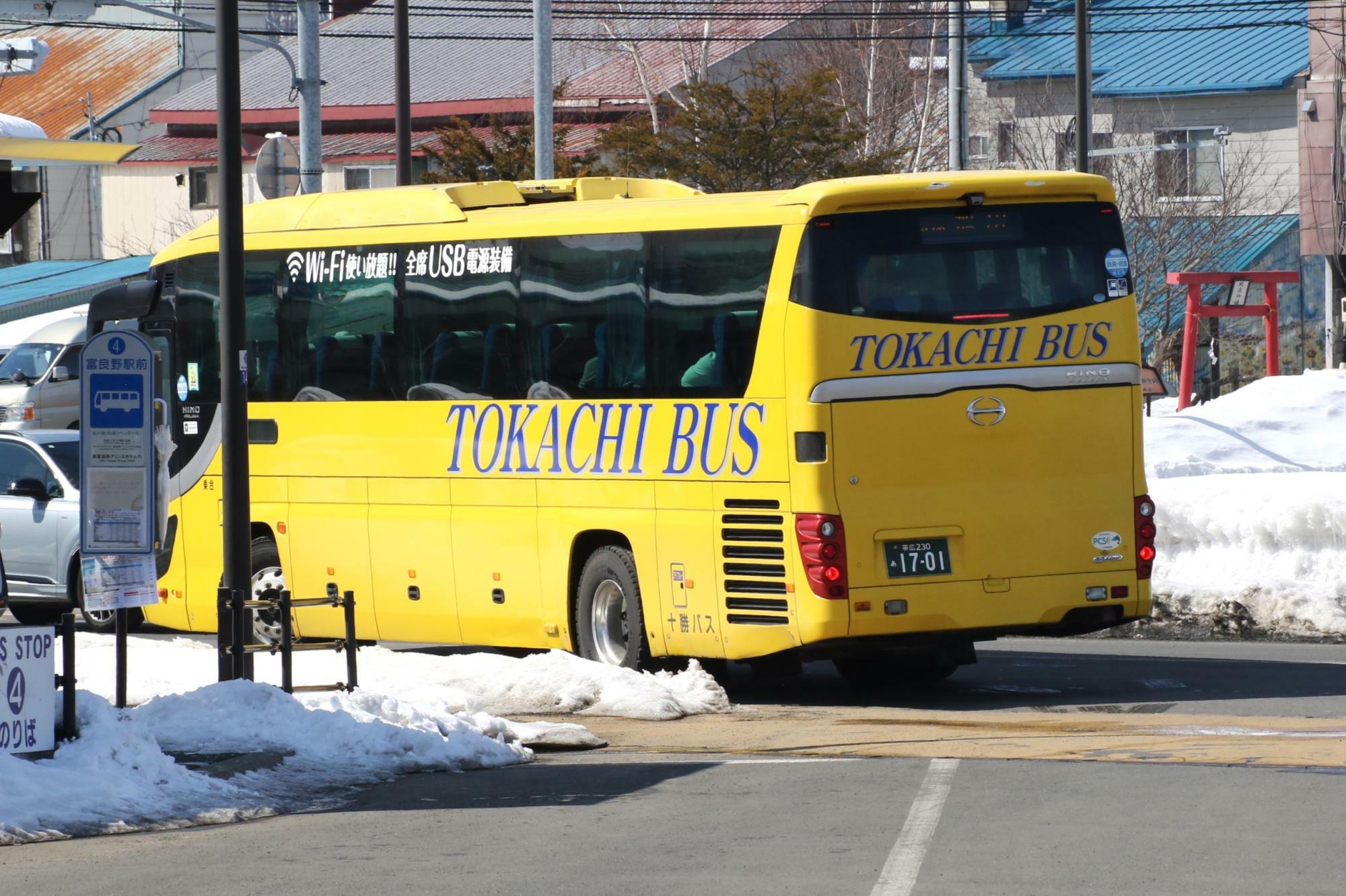 富良野駅前を発車する十勝バス・ノースライナー
