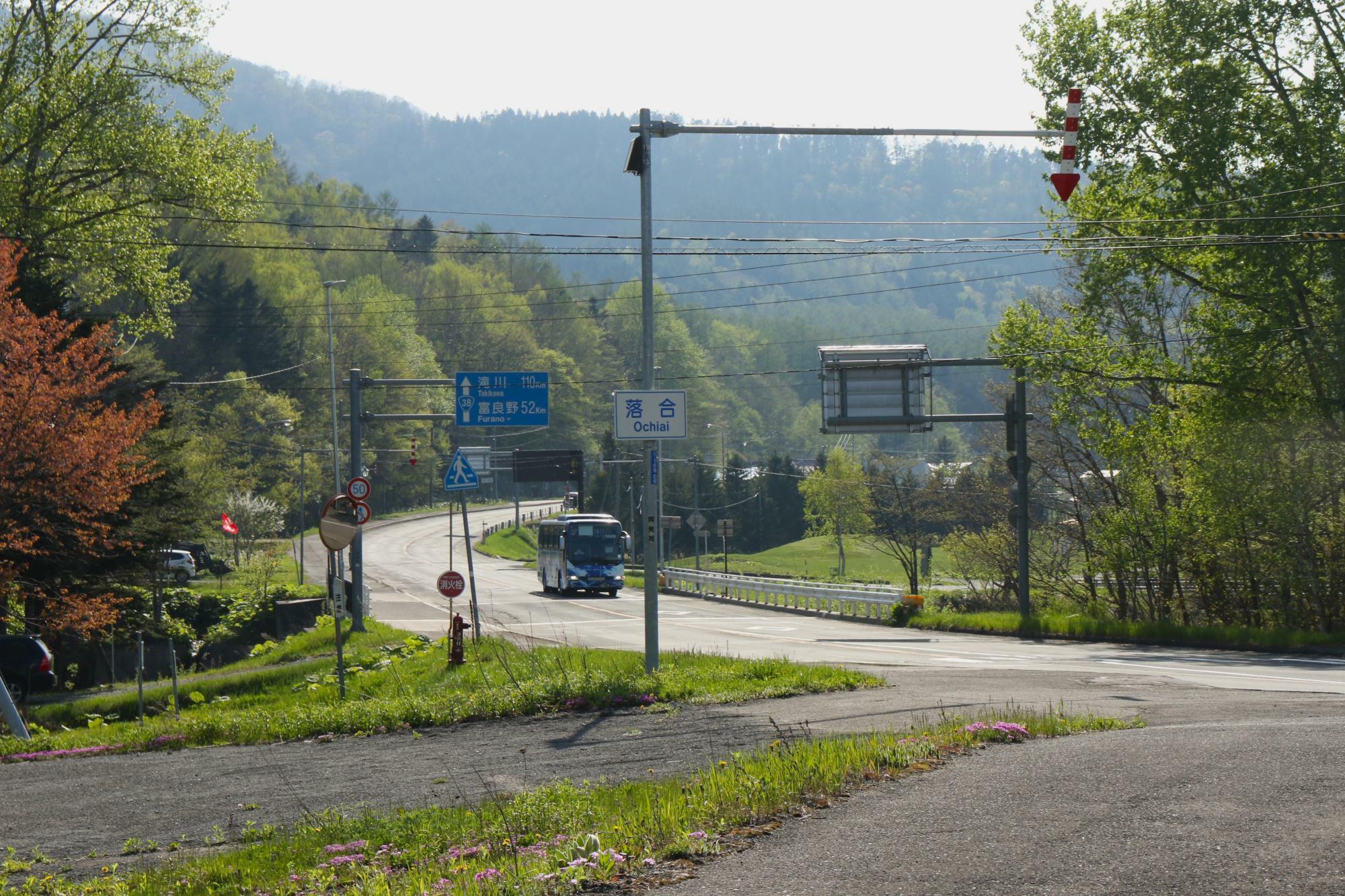 国道38号と道道1117号との分岐付近