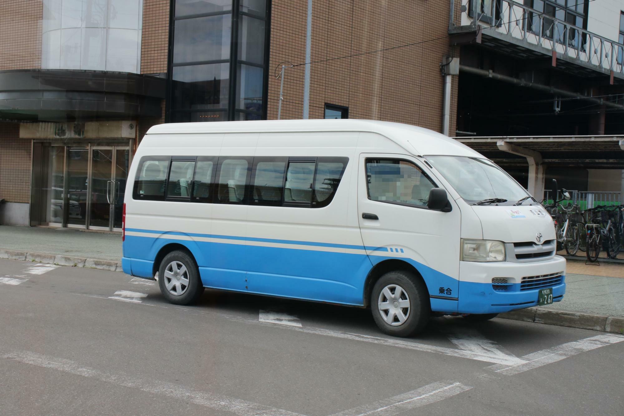 15:02当別駅着・当別ふれあいバス青山線が到着