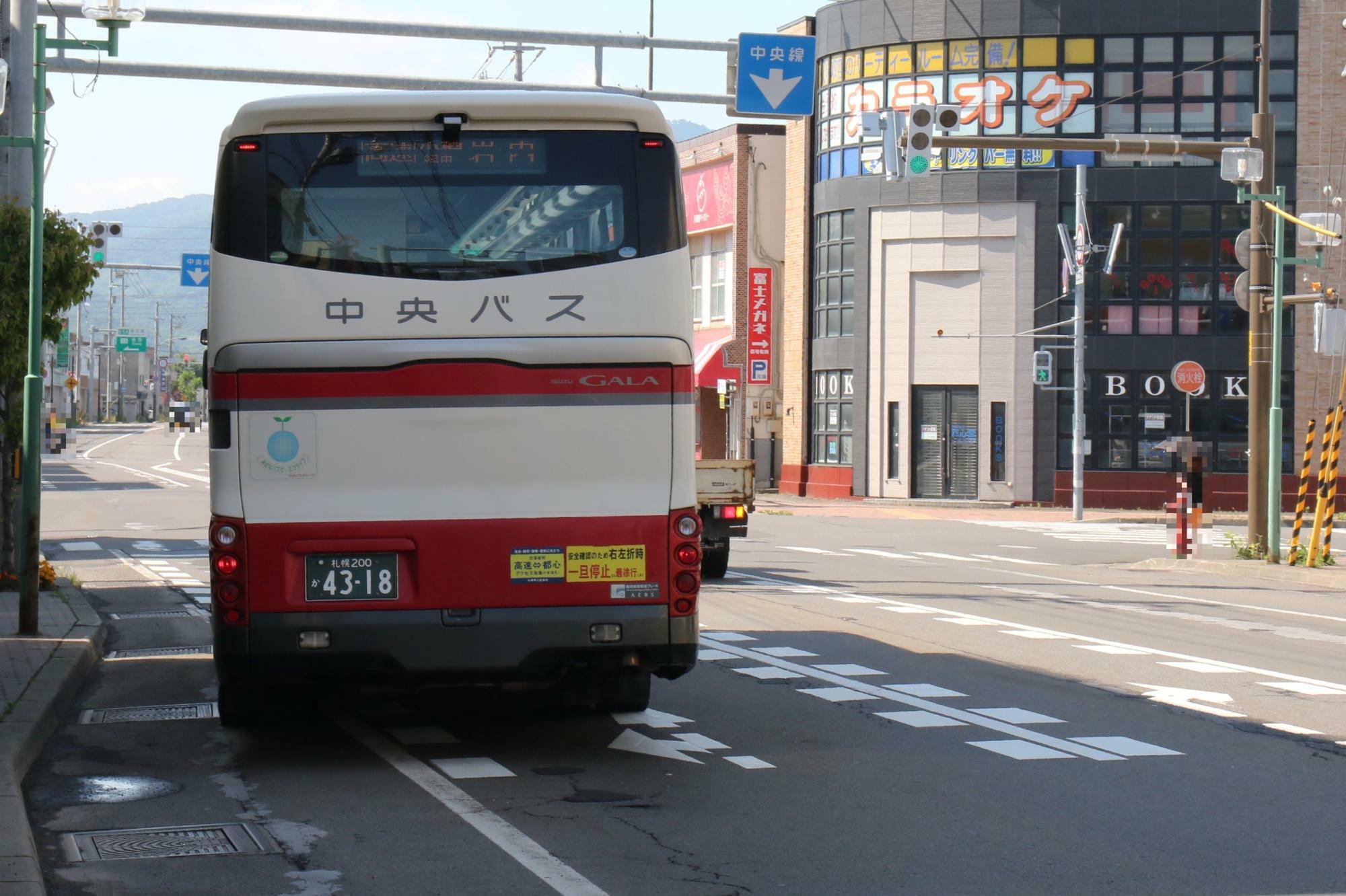 余市駅前十字街を発車し岩内ターミナルへ