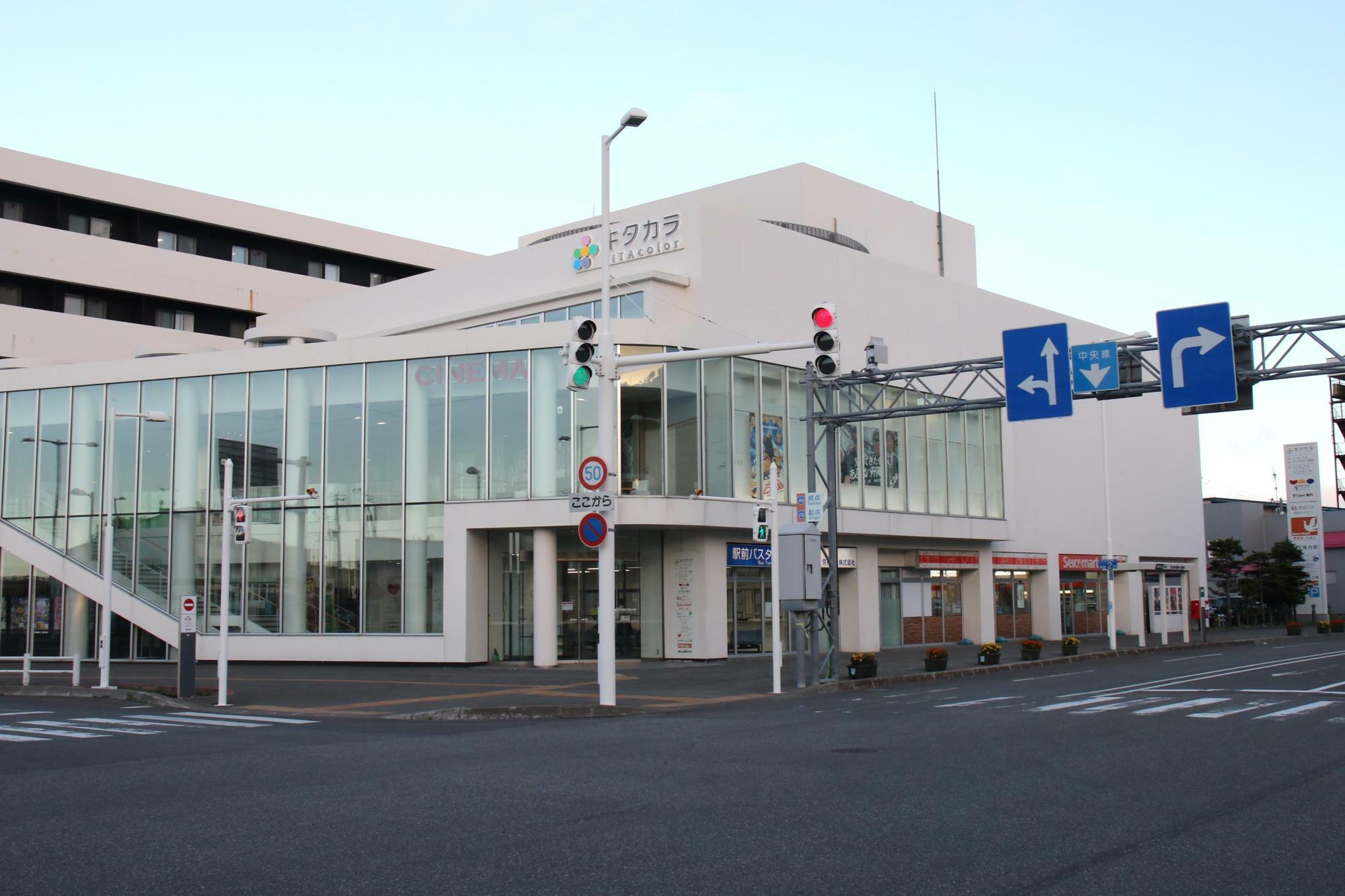 稚内駅前バスターミナルがあるキタカラ