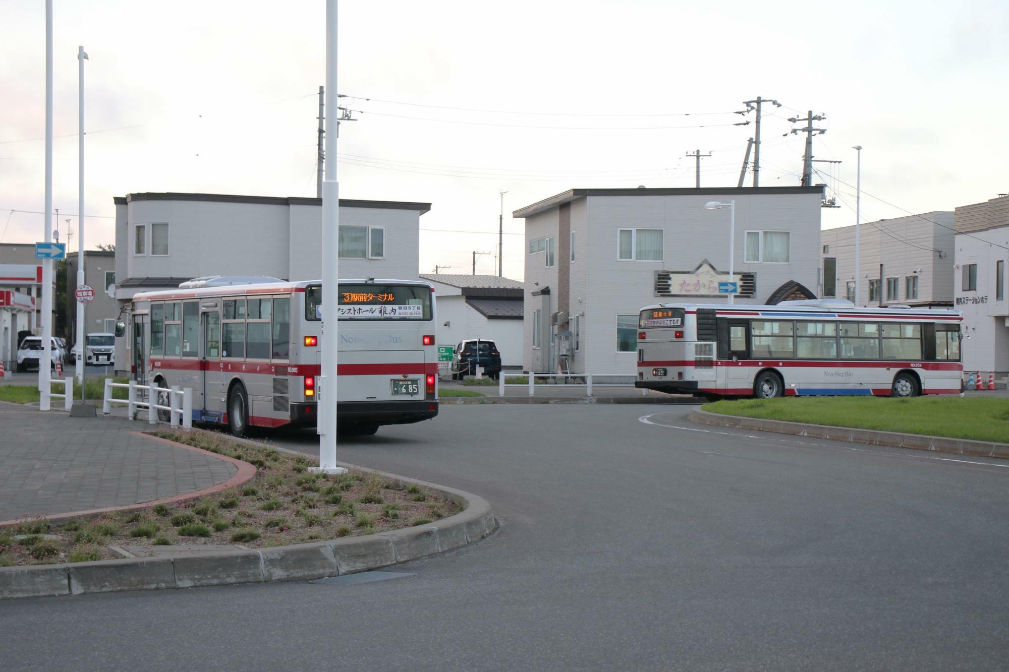 2番・3番のりば向かいに降車場