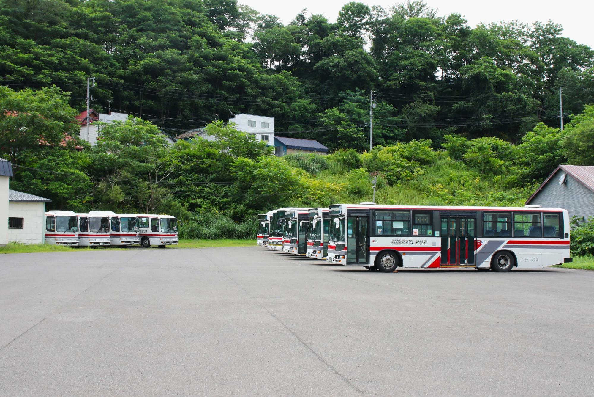 ニセコバス本社に停まっていた路線バス車両