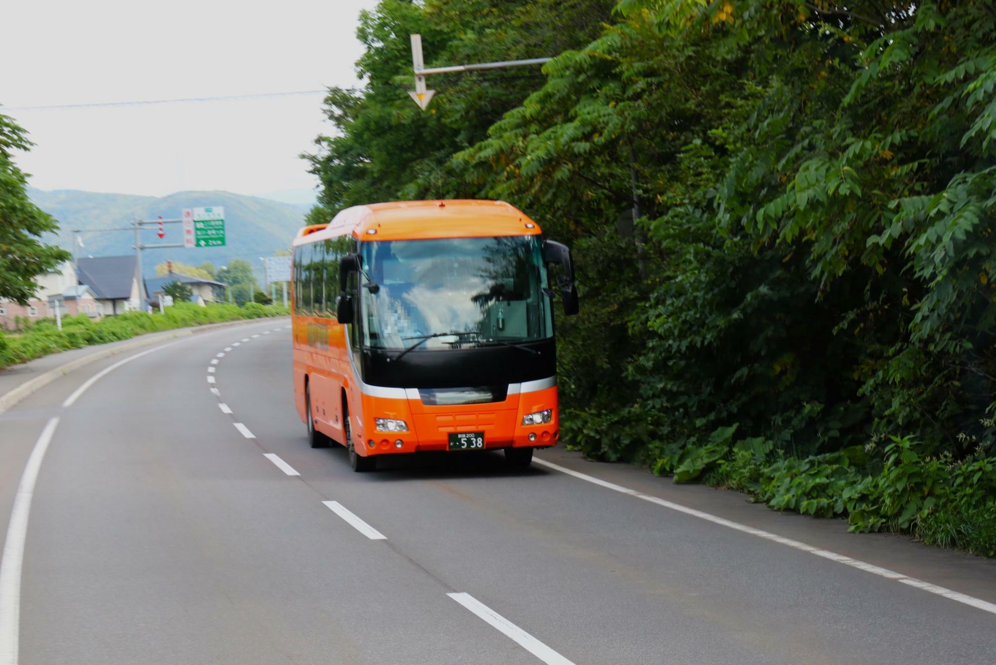 釧路からのサンライズ号(阿寒バス車両)と行き合い