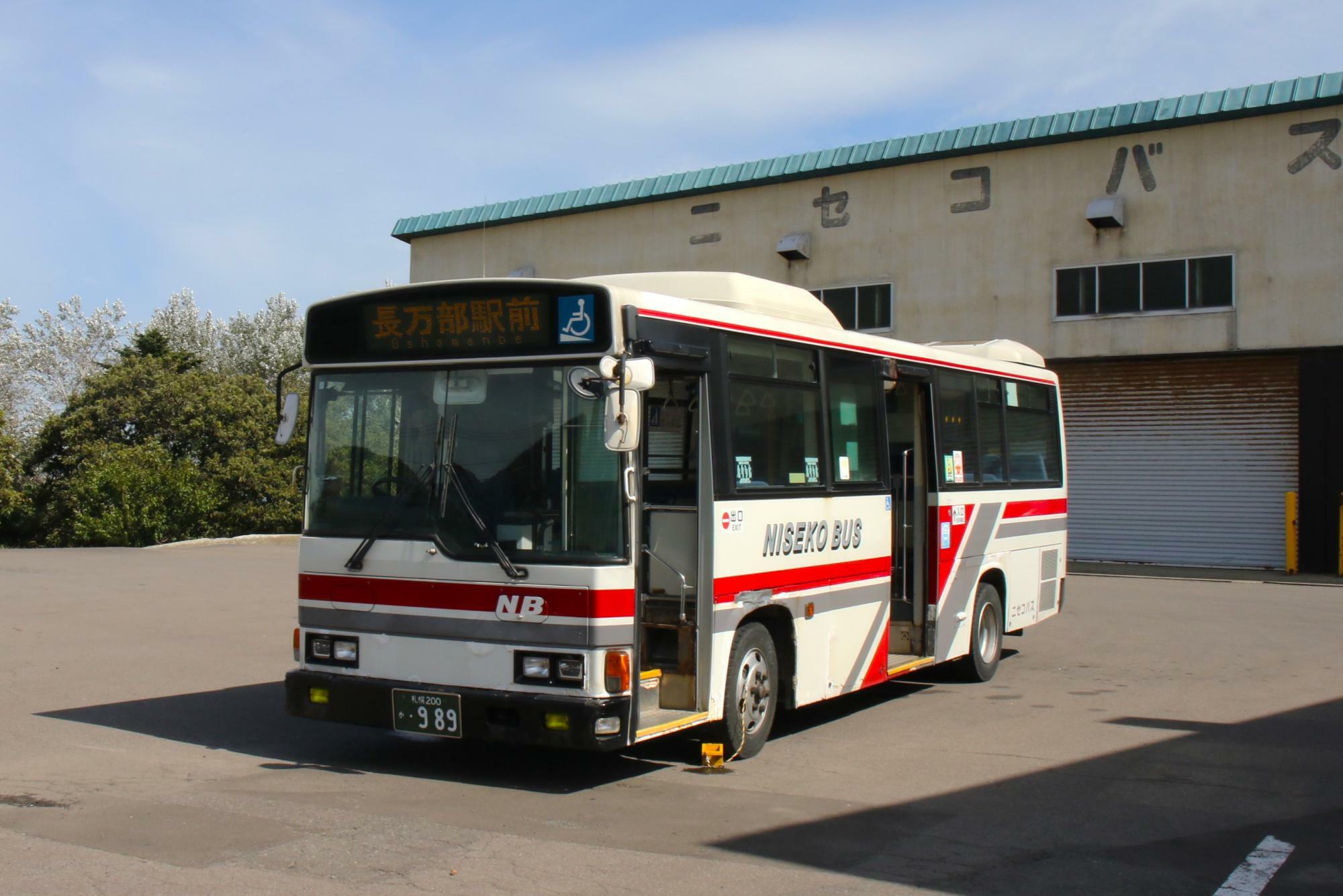 窓口・待合室の前から乗車する