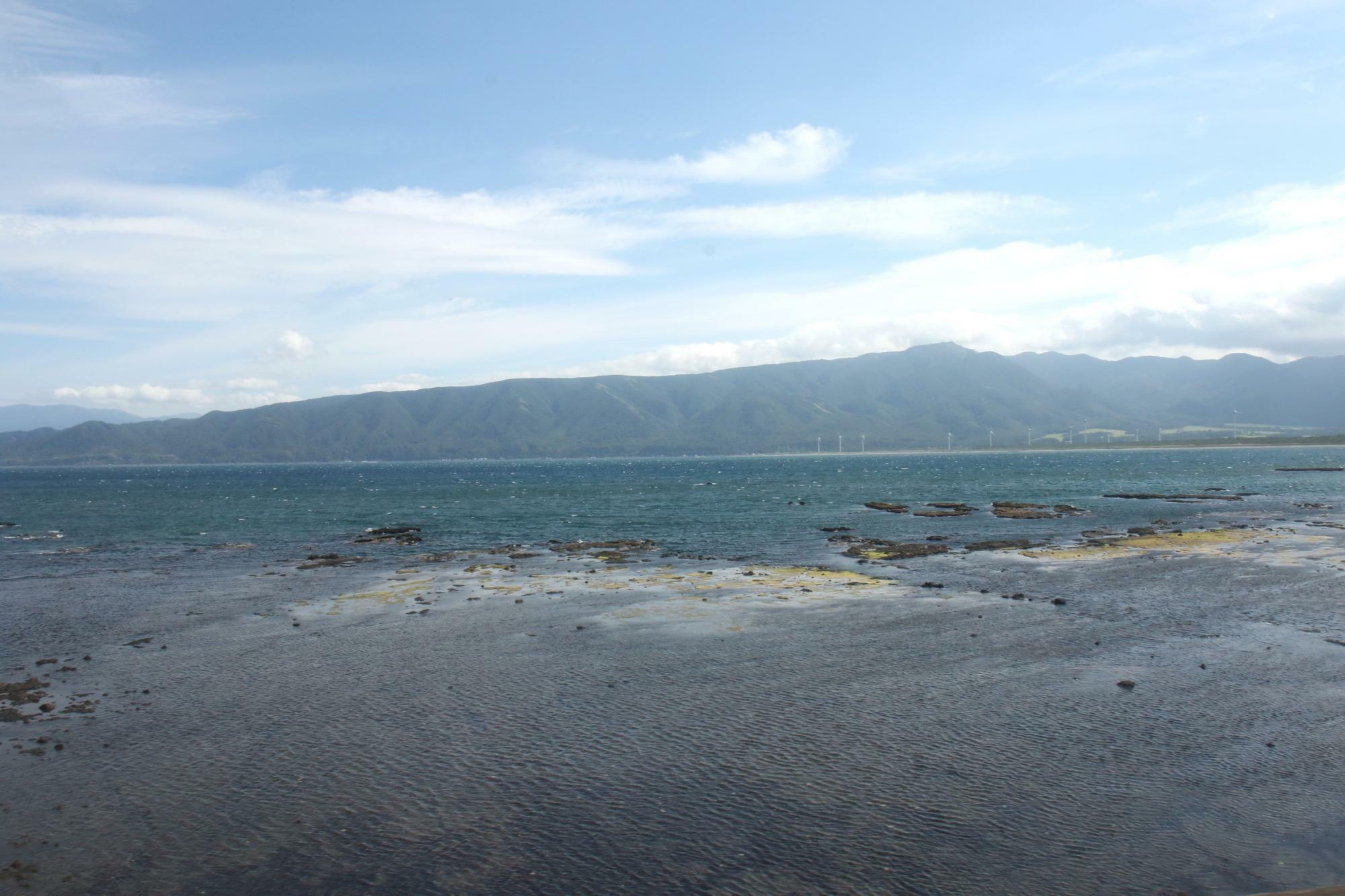 樽岸付近は海岸線に沿って走行