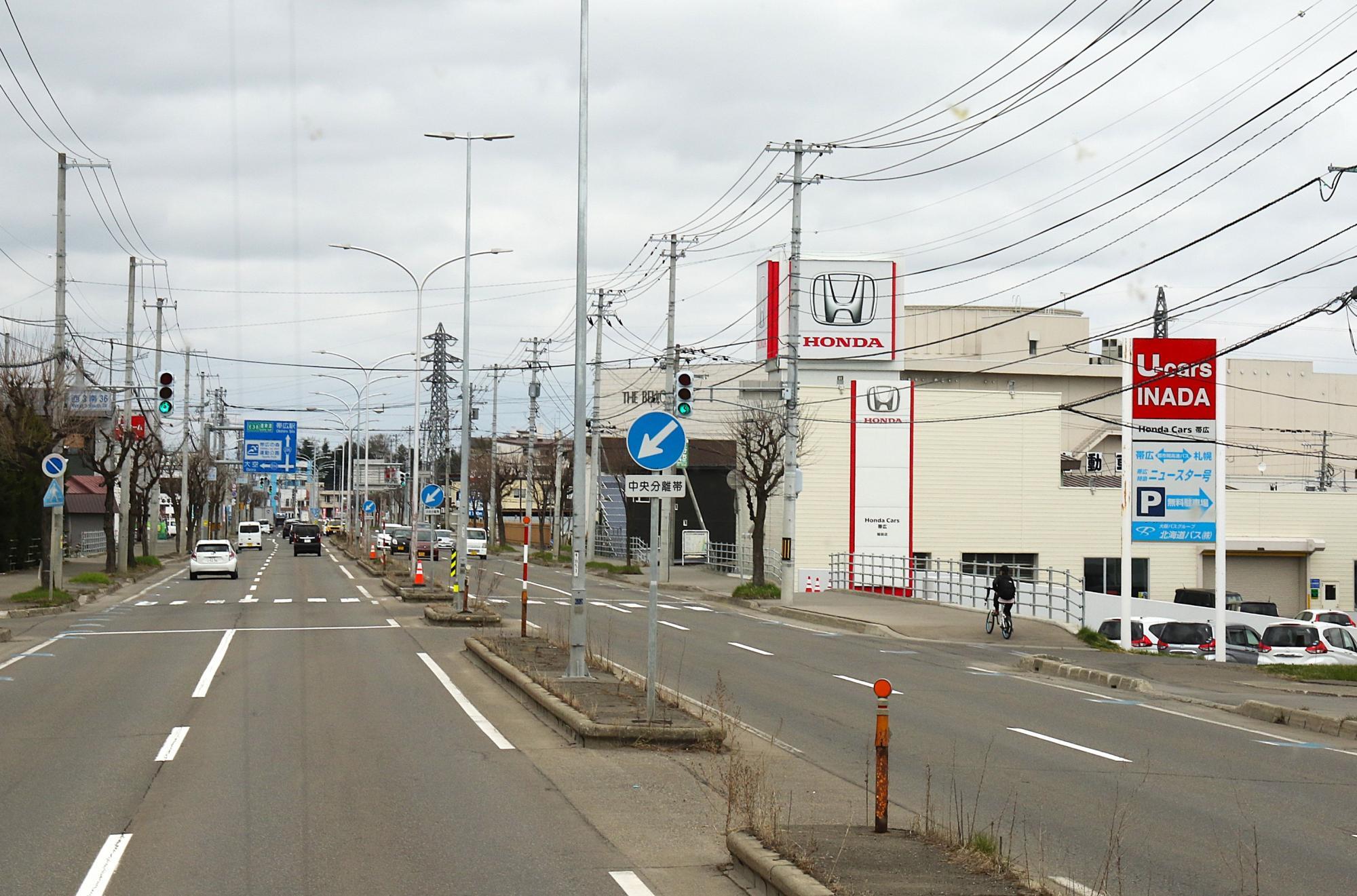 国道236号から北海道バス帯広営業所へ