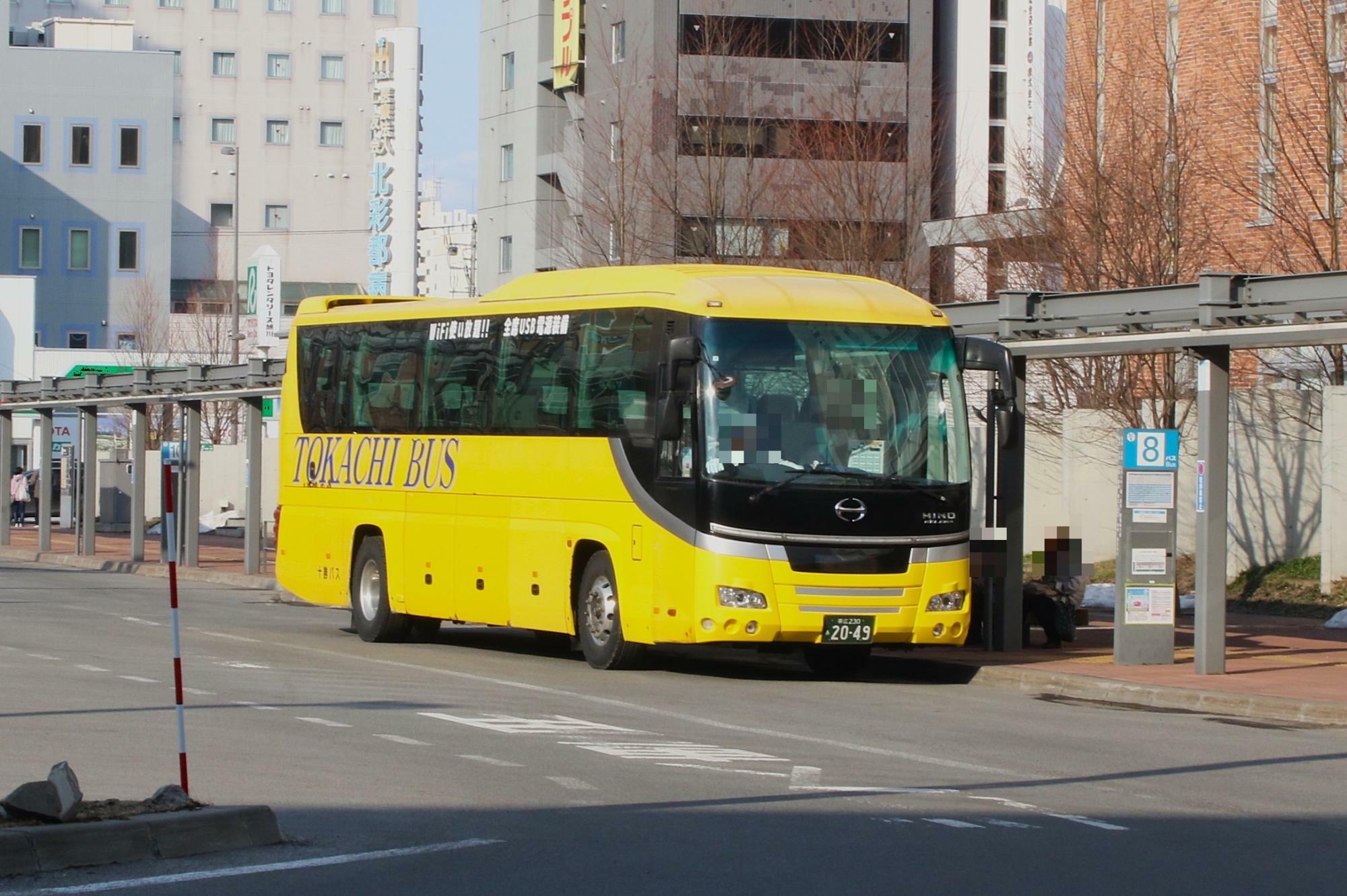 旭川駅前で発車待ちの十勝バス(別の日に撮影)