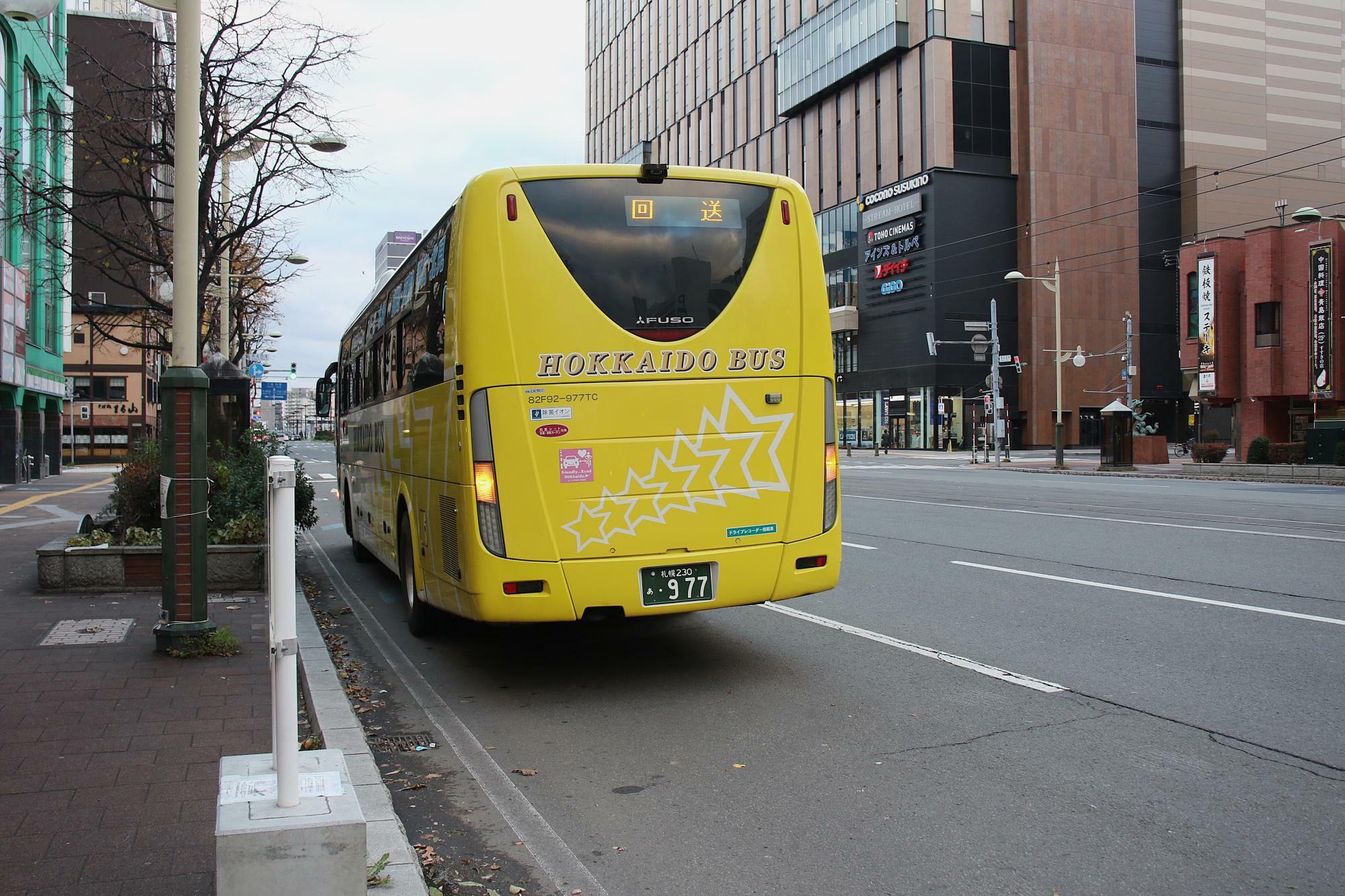 市電すすきのバス停到着前に停車中の様子