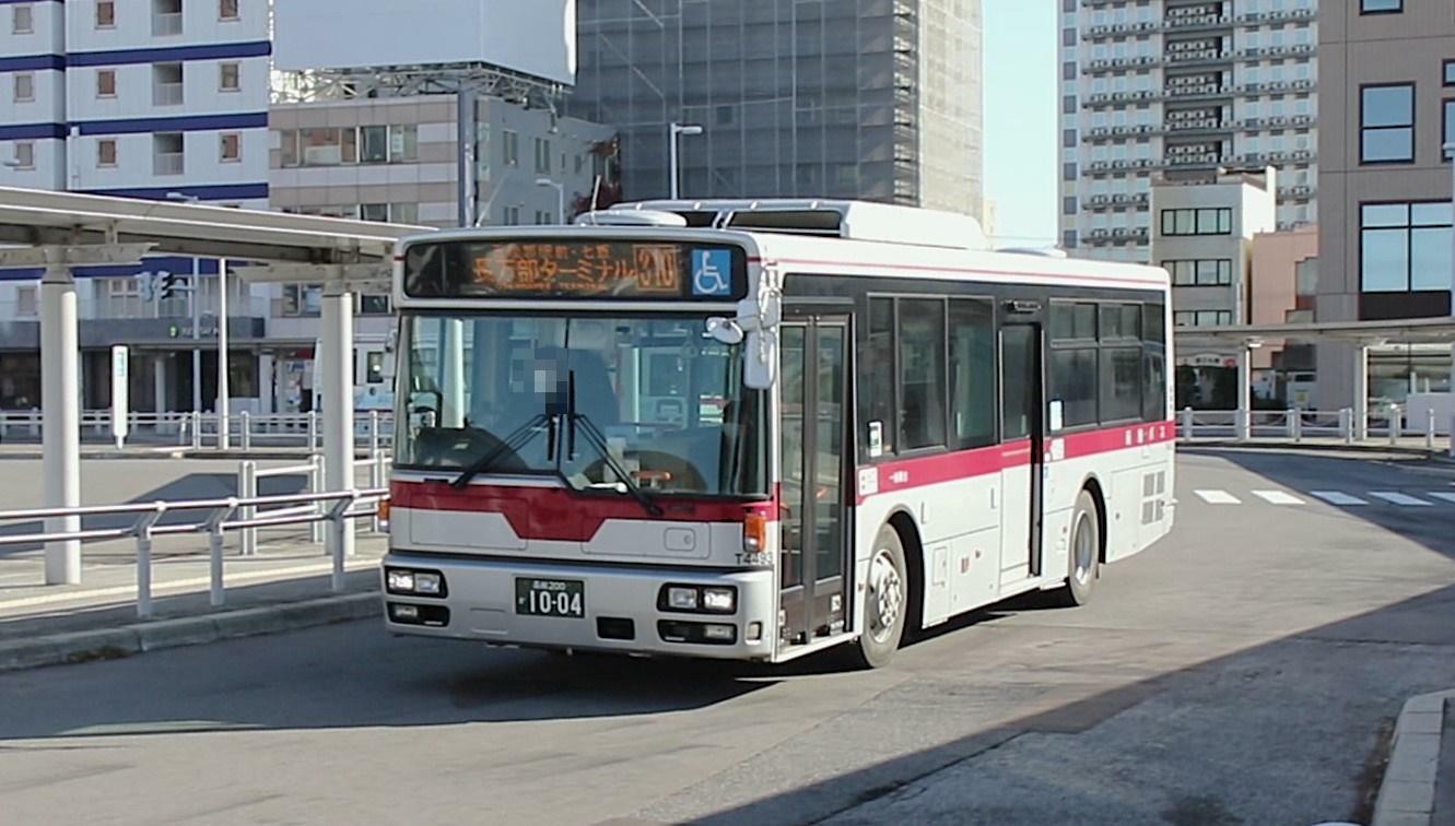 函館駅前に到着する函館バス・函館長万部線