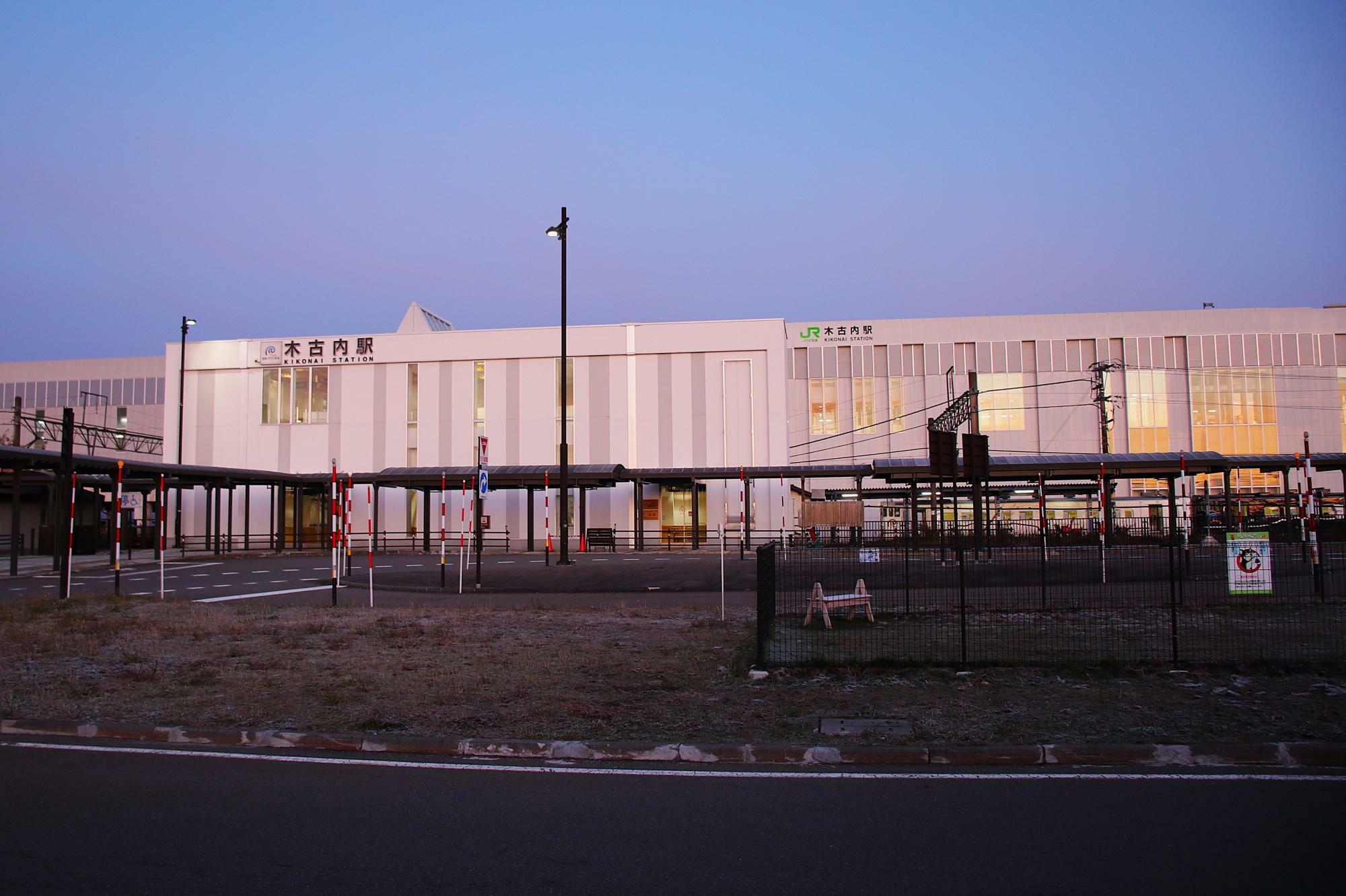 朝の北海道新幹線＆道南いさりび鉄道・木古内駅