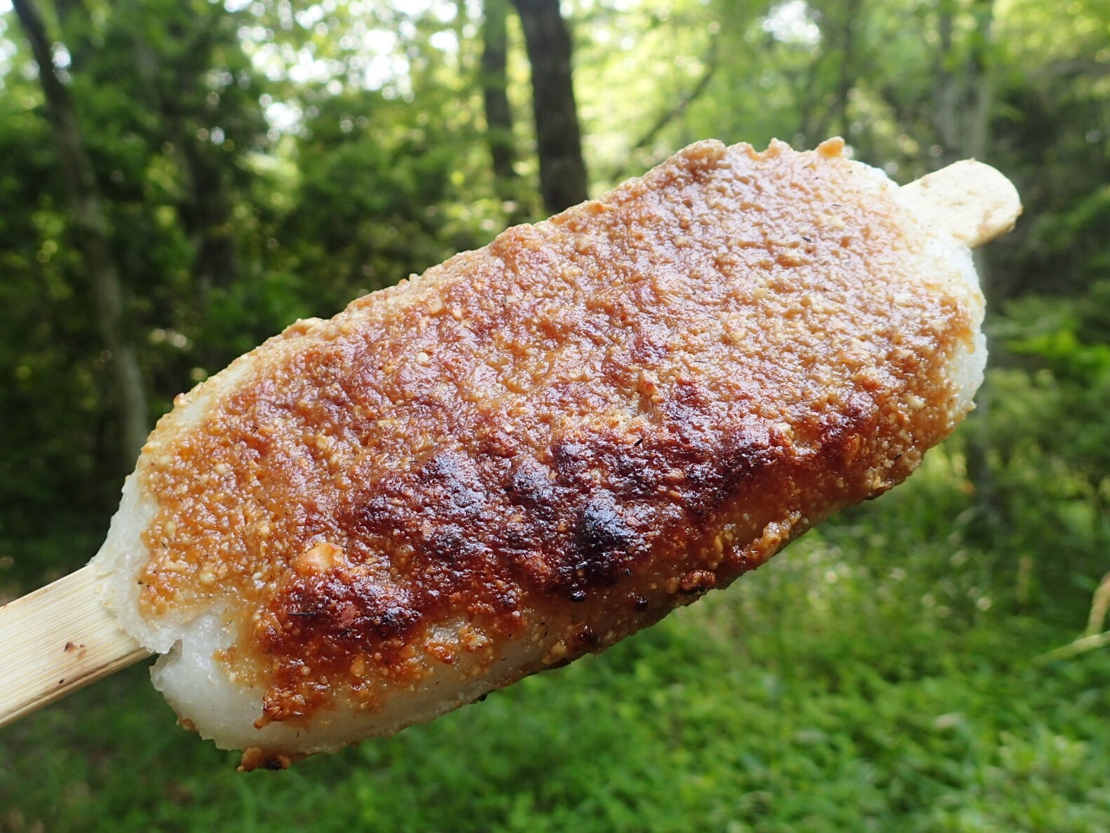 焼きたて、あつあつの五平餅