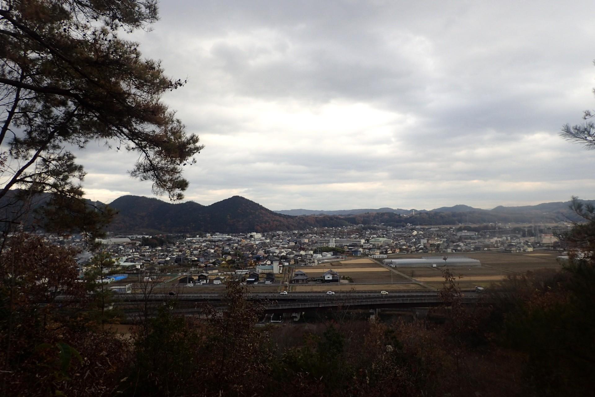 大谷山の東屋から、日の出方向を撮影