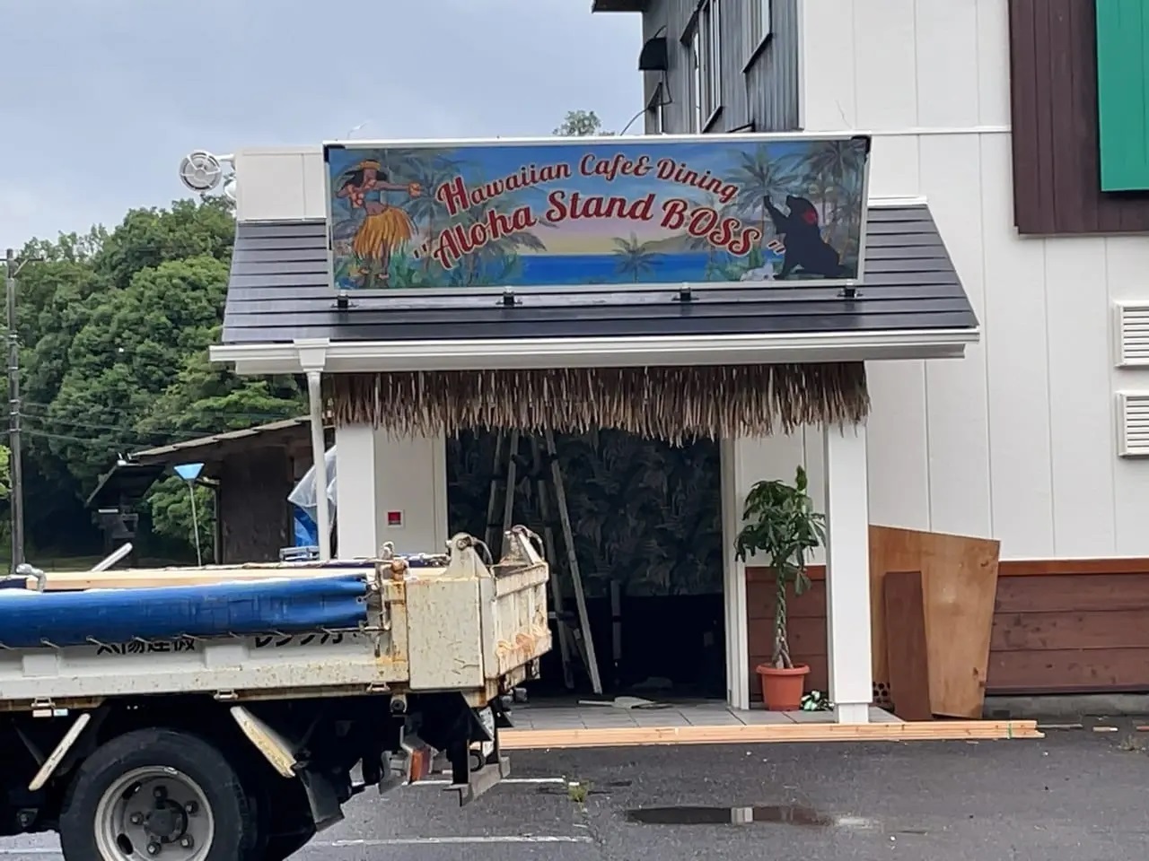 ハワイの雰囲気あふれる看板