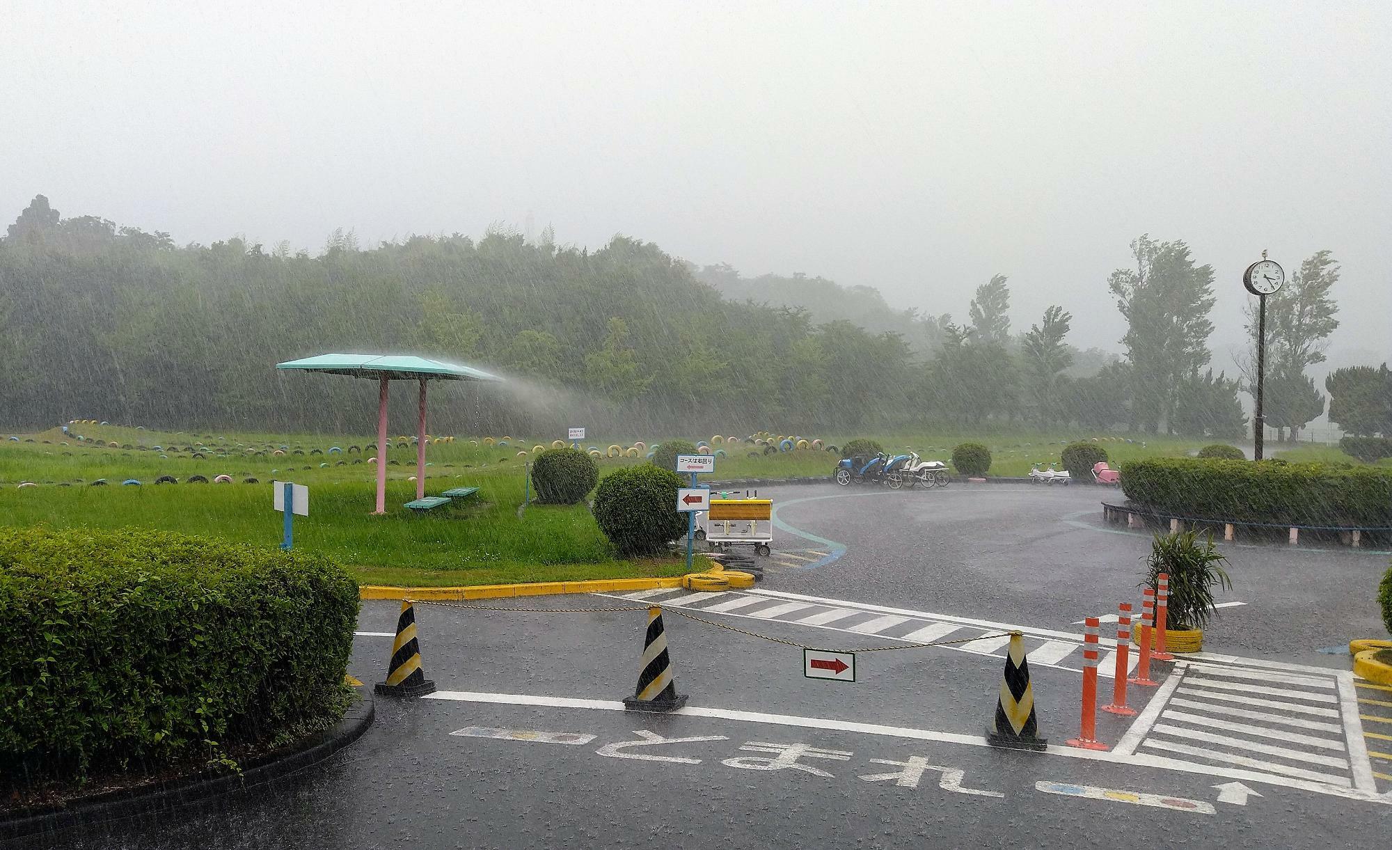 以前訪れた「伊坂ダムサイクルパーク」。ゲリラ豪雨に見舞われた時の写真です…