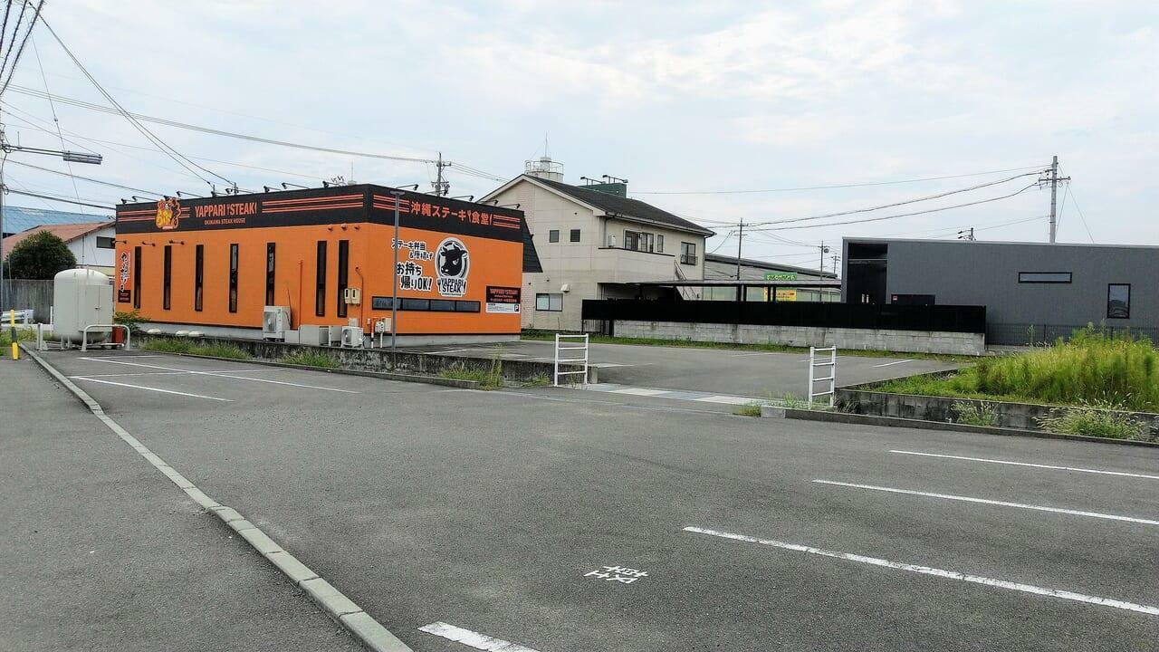 広々とした駐車場