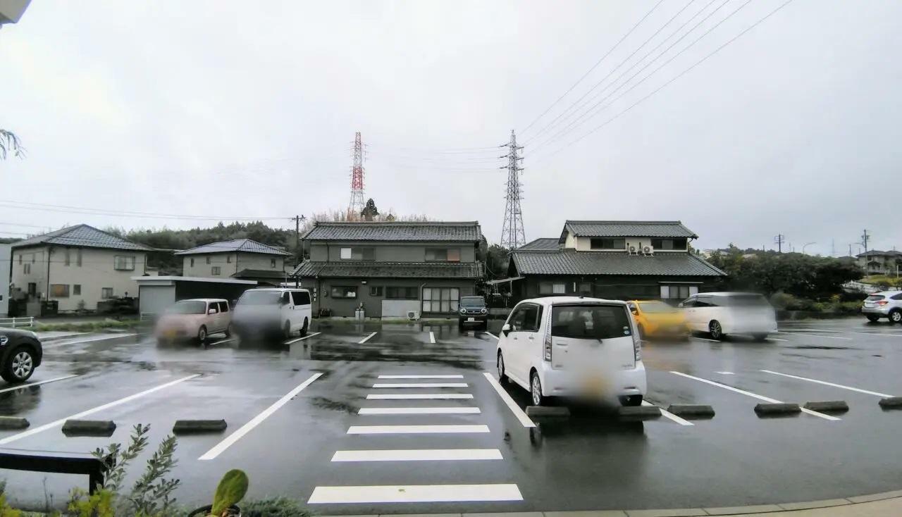 広い駐車場