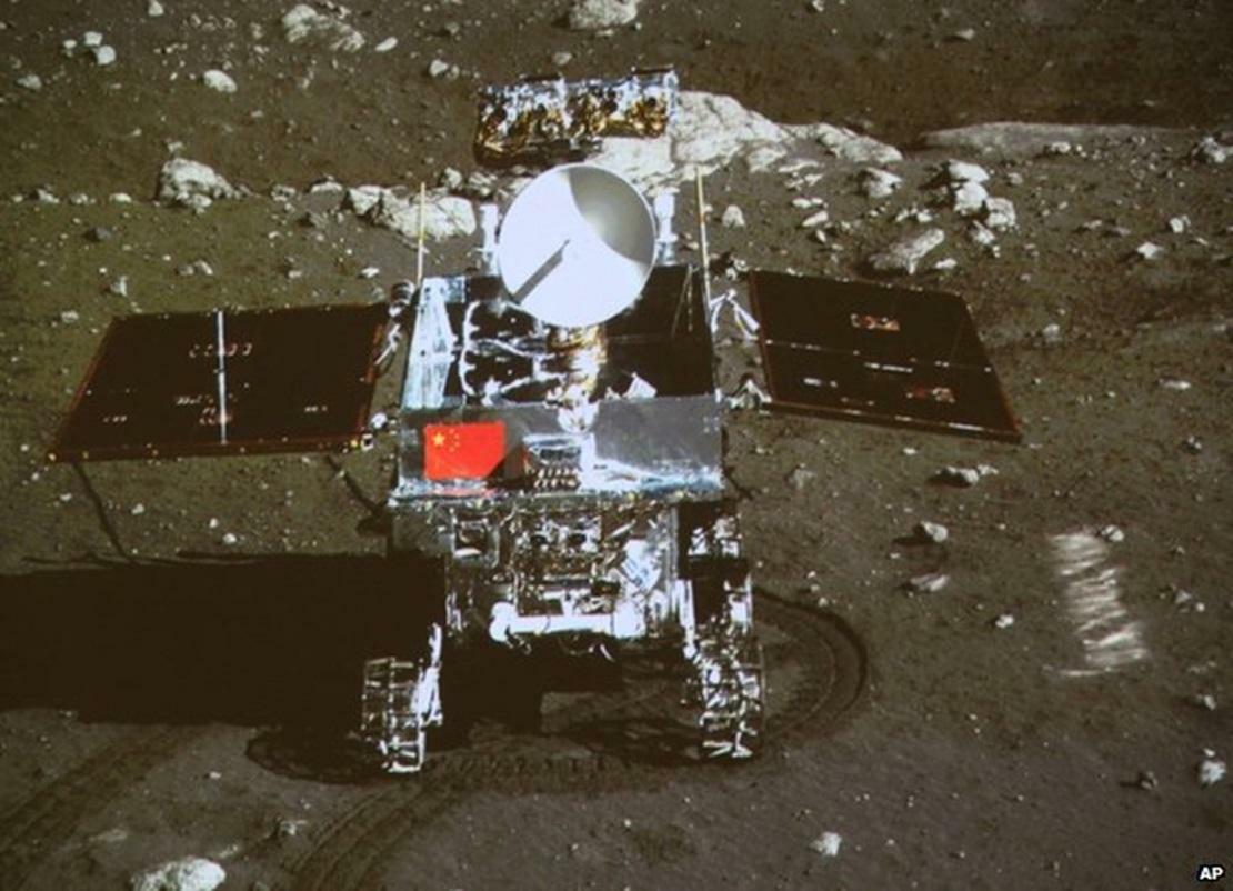 嫦娥3号に搭載された月探査ローバー「玉兎1号」©CNSA / BBC News