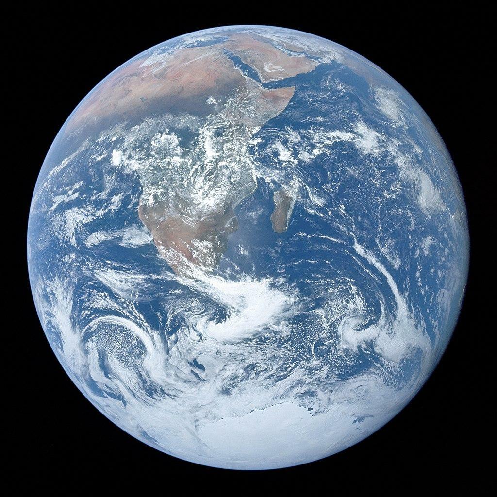 生命の星「地球」©Wikipedia