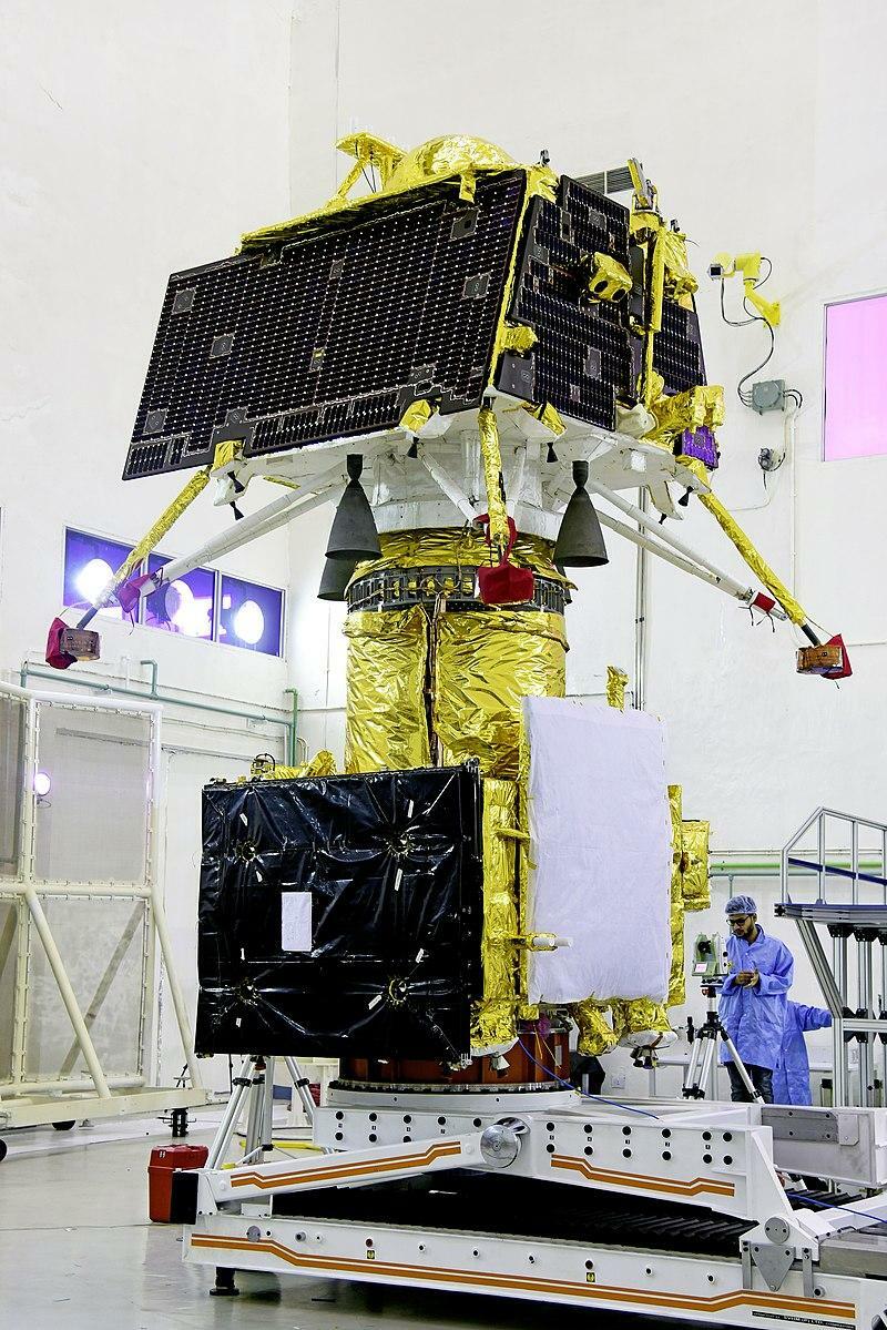 軌道航行モジュール、着陸モジュール、月面探査車で構成される「チャンドラヤーン2号」©ISRO/Wikipedia