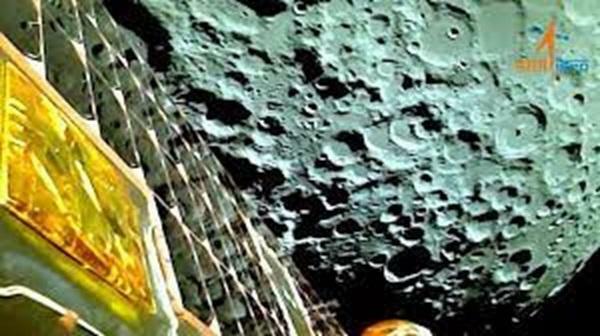 チャンドラヤーン3号が着陸後に撮影した月面画像©ISRO