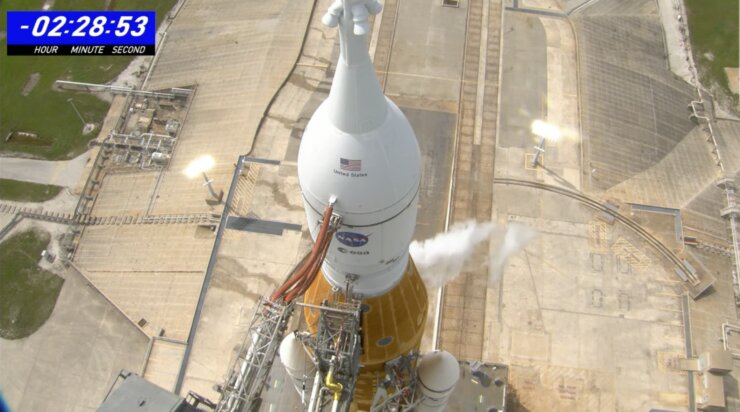 打ち上げ体制に入るSLSロケット©NASA
