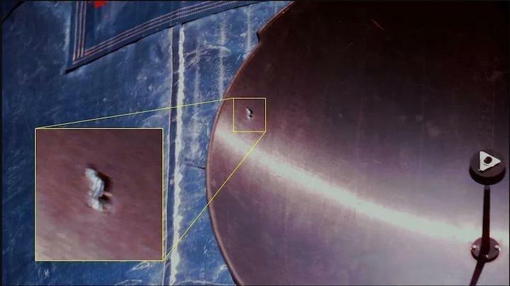 ハッブル宇宙望遠鏡に衝突したデブリの跡©NASA