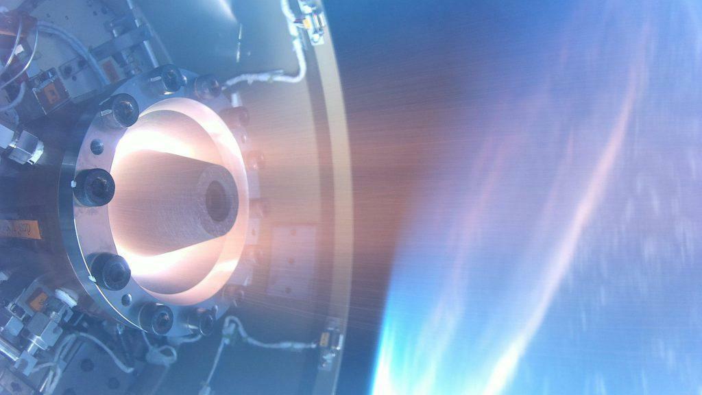 デトネーションエンジンの宇宙空間での世界初の作動の瞬間©名古屋大学/JAXA 