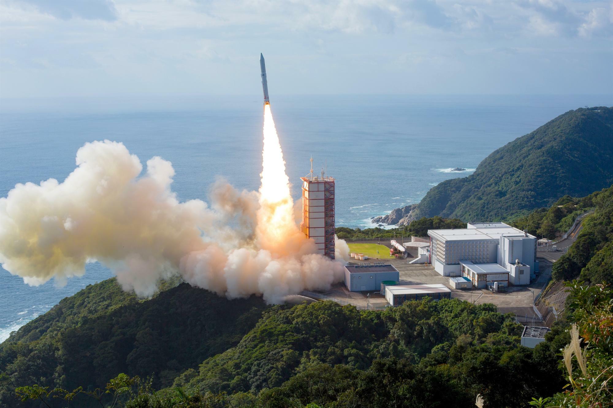 イプシロンロケット打ち上げの様子©JAXA