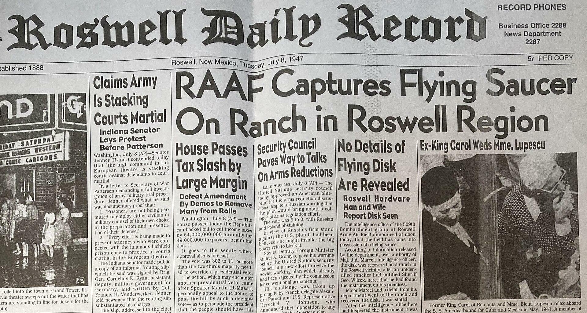 1947年7月8日に発刊された新聞、「空飛ぶ円盤」の捕獲を報じている©Wikipedia