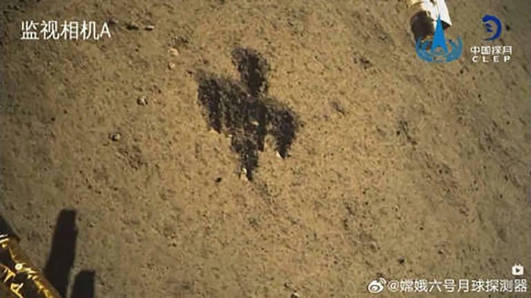 中国の「中」の字を掘る嫦娥6号 出典:CNSA