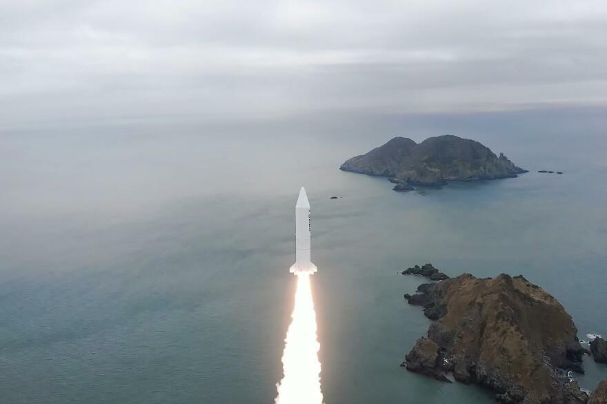 韓国の新型固体燃料ロケット　出典：韓国国防省