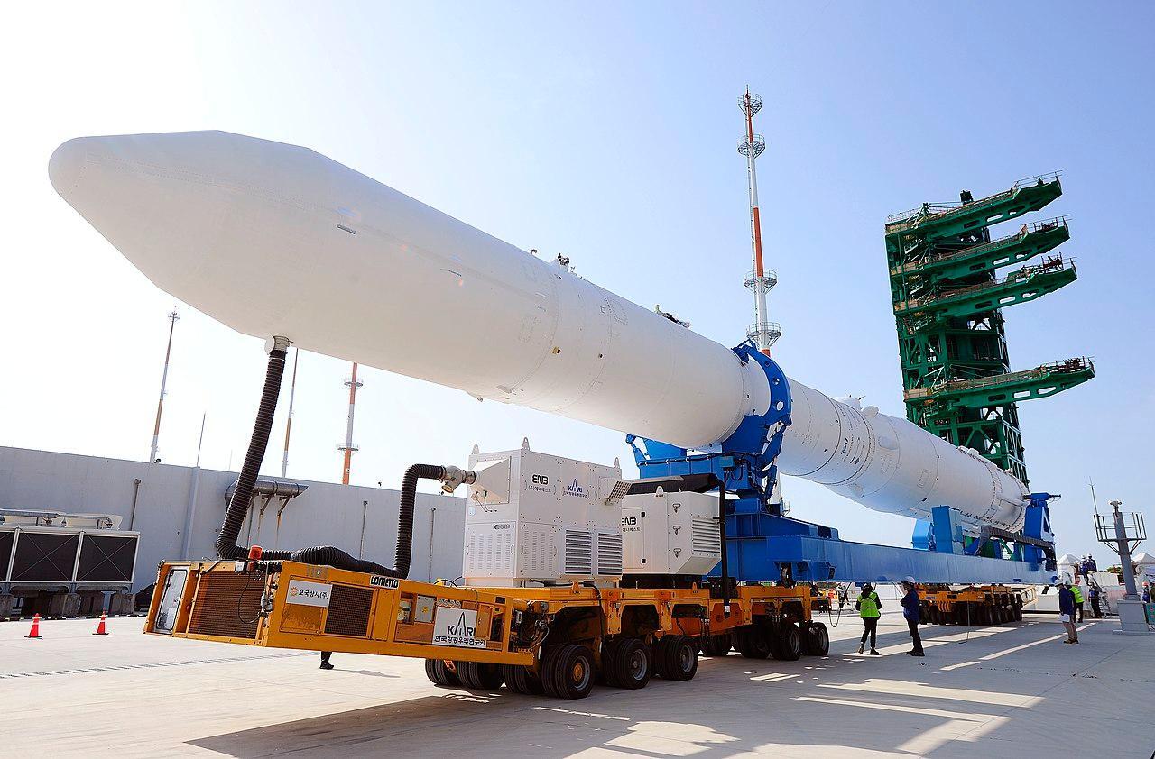 韓国で運用されている液体燃料ロケット「ヌリ号」出典:Wikipedia
