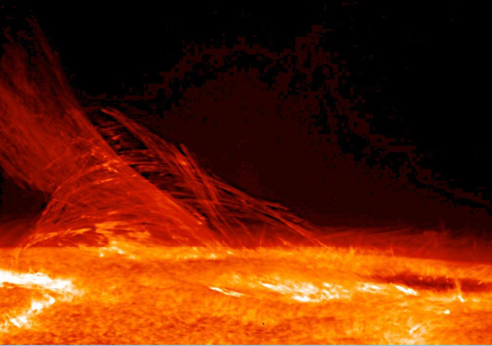 太陽表面の撮影画像　出典：JAXA