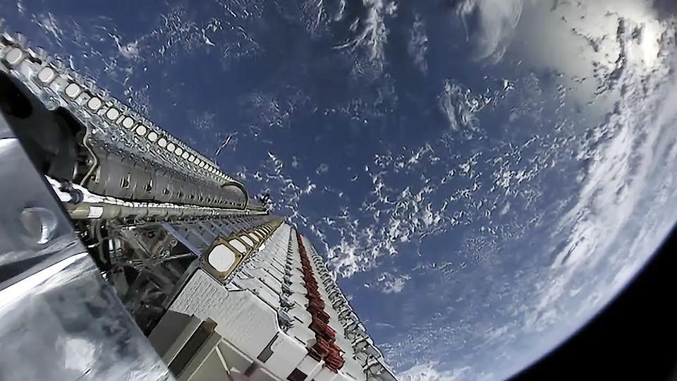 スターリンク衛星　出典：SpaceX