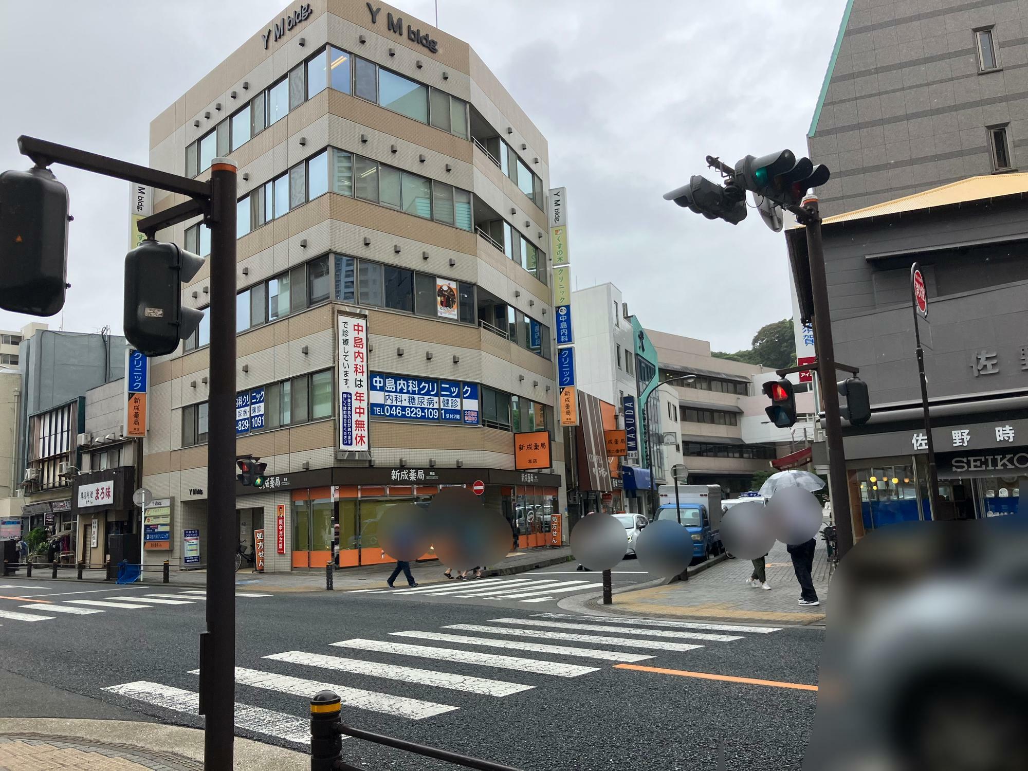 横須賀共済病院の入り口交差点