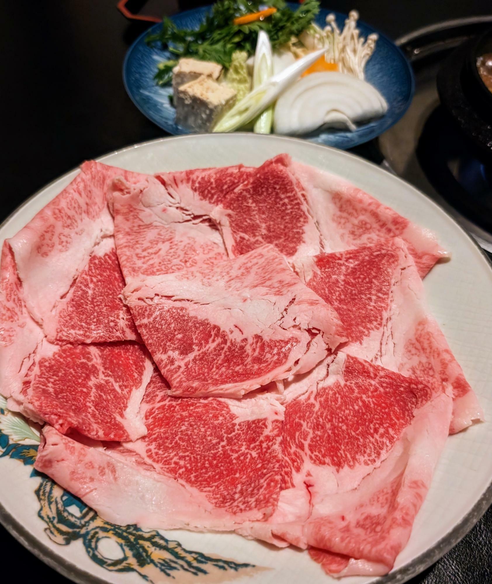 黒毛和牛は明治創業の老舗精肉店から仕入れる最高級ランク