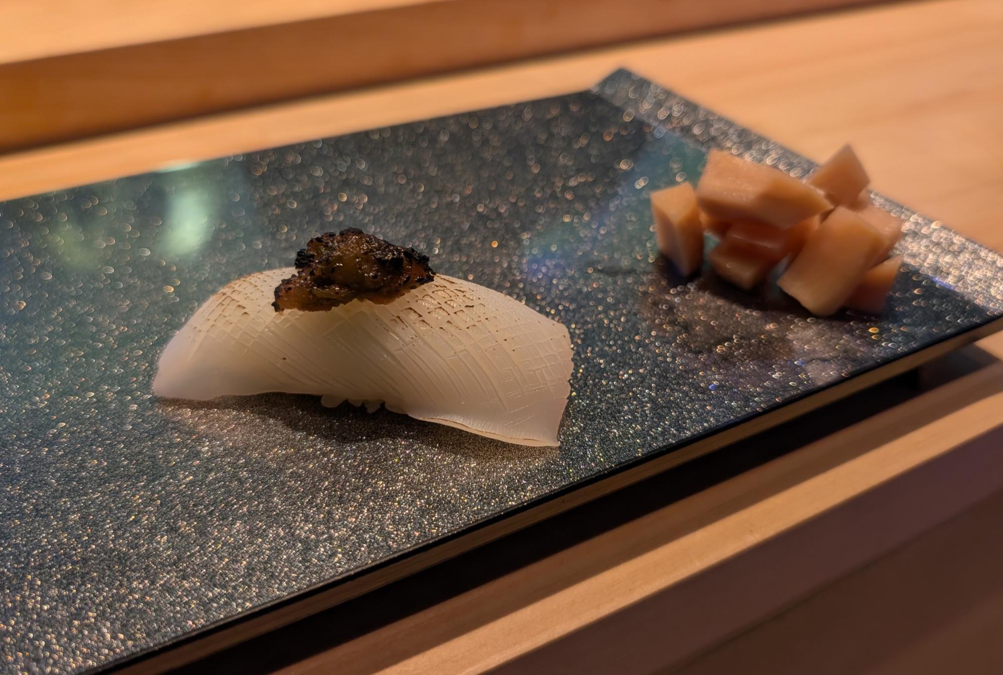 新感覚日本料理 Hidden Sushi Gem Loved by Fans! Rich Red Vinegar Rice