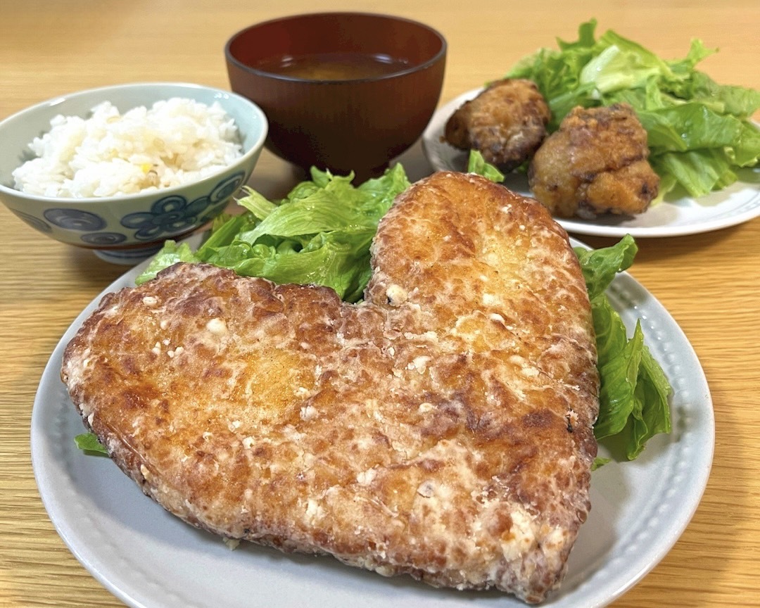 ご飯3杯も食べてしまった絶品から揚げは食卓にのぼると華やかに！