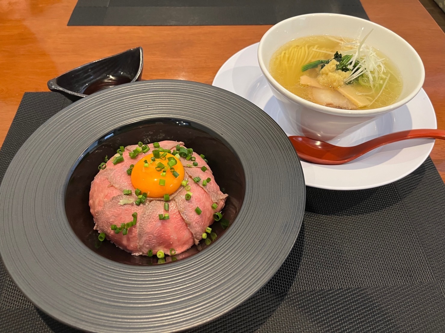 半ラーメン＋ローストビーフ丼　1680円