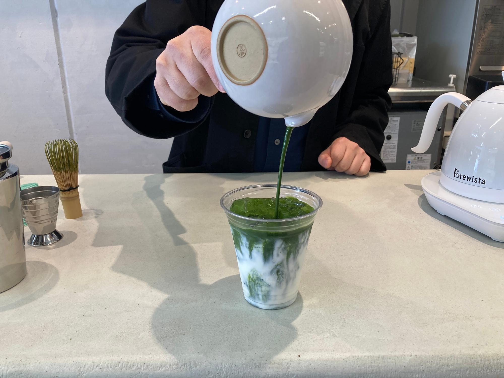 東京都中央区】注文してから、1つずつ点てた抹茶で作る抹茶ラテ 東京都中央区】注文してから、1つずつ点てた抹茶で作る抹茶ラテ