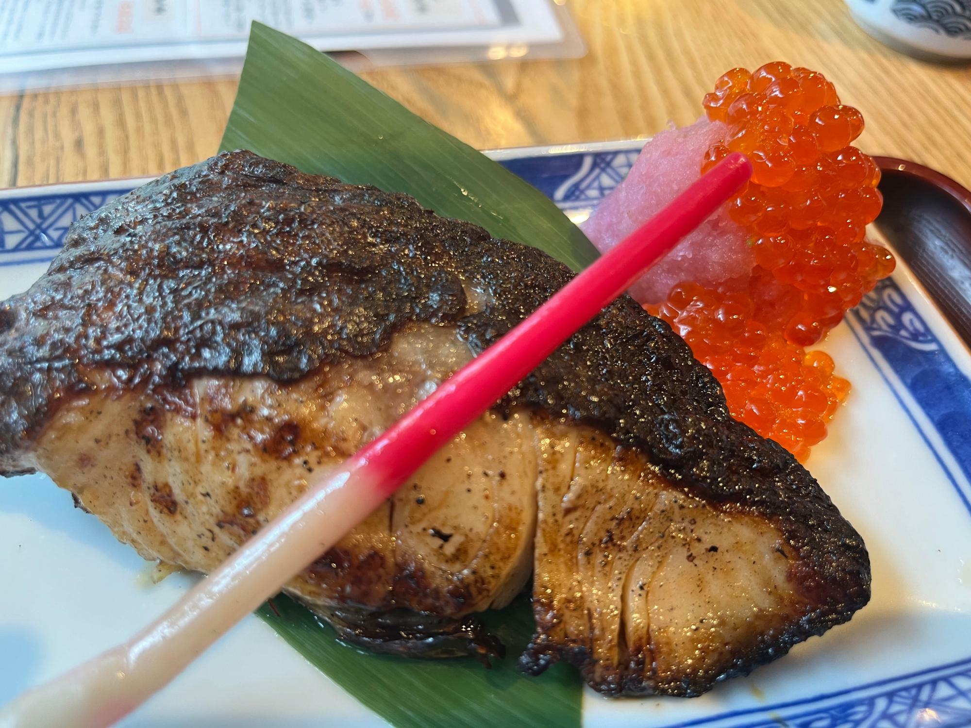 炭火焼きの香ばしい匂いが最高です、まずは香りを楽しんで！