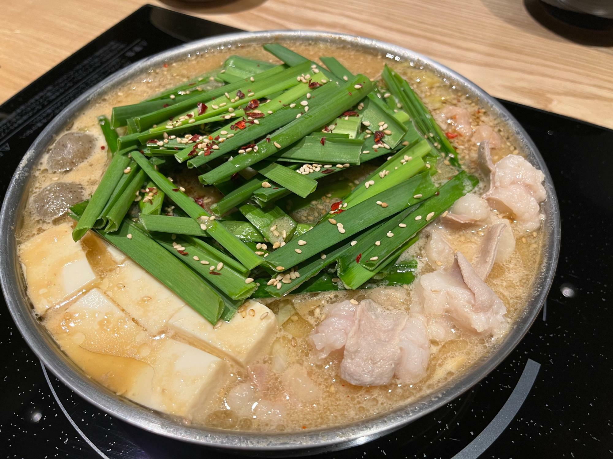 ぜひ食べて欲しい、みそ味のもつ鍋。