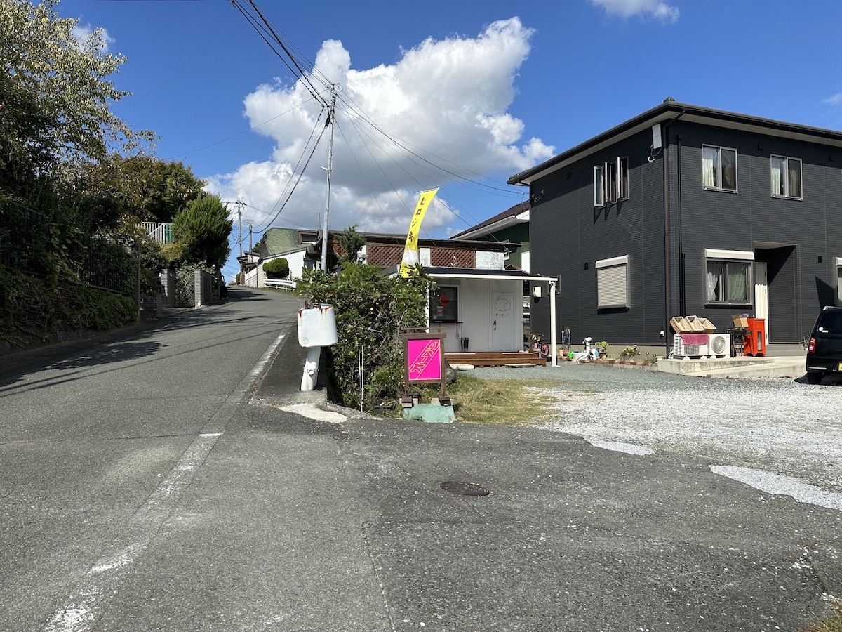 車の場合は店舗前まで車を乗り入れてOK！