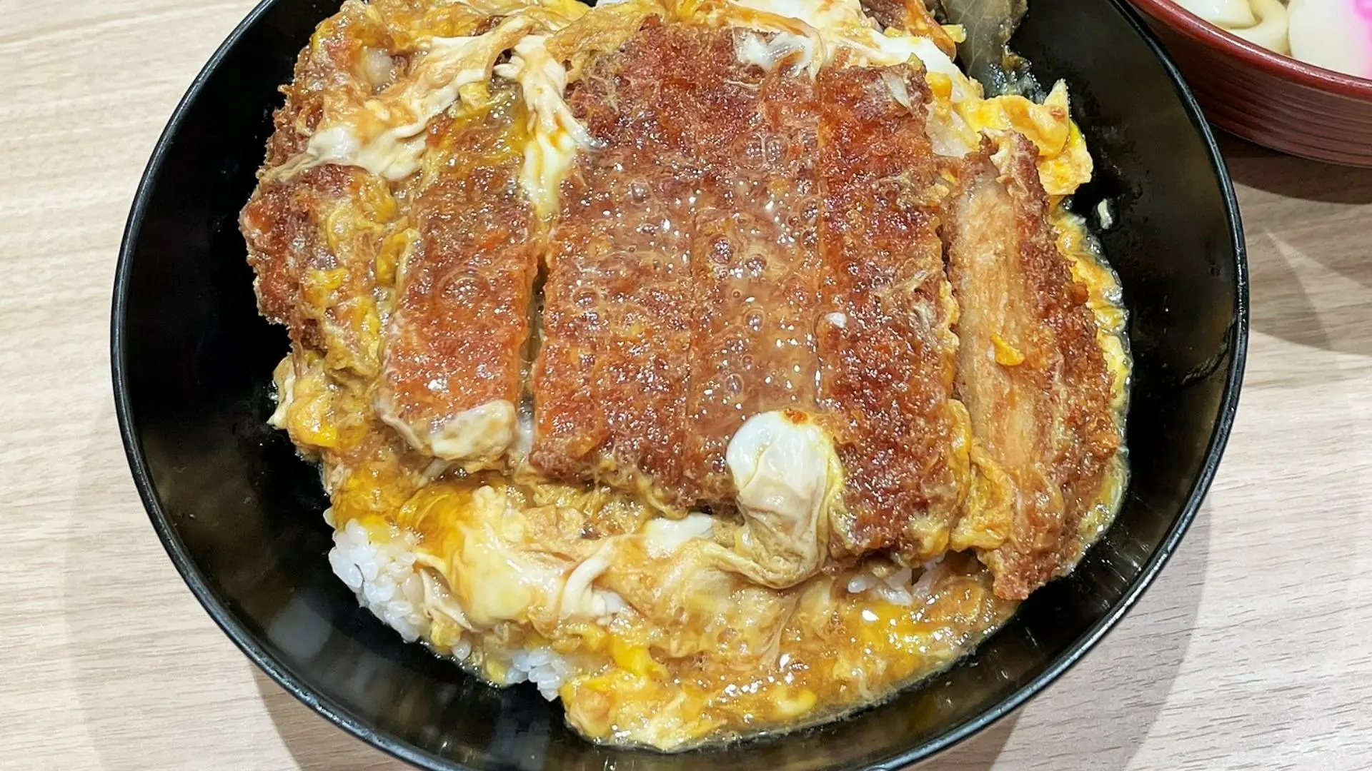 大阪/鶴見区】連日長蛇の列で話題の「資さんうどん」で人気の”カツ丼”を食べてみた！（旅人間） - エキスパート - Yahoo!ニュース