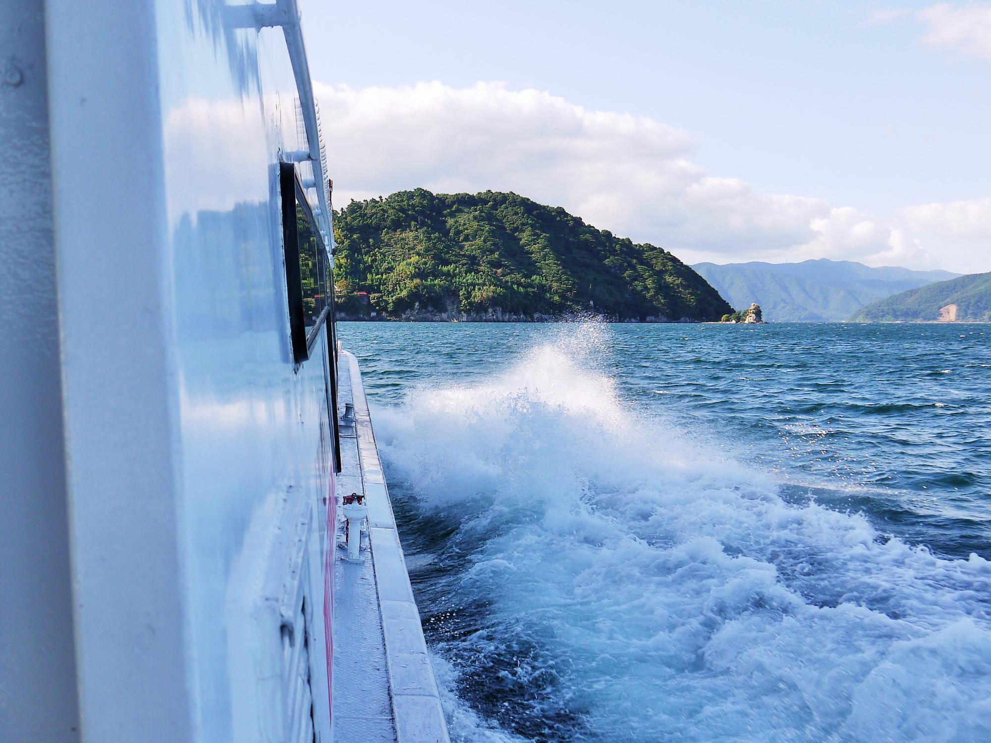 滋賀/竹生島】実は”亀の背中の上”だった!? 日本屈指のパワー 滋賀/竹生島】実は”亀の背中の上”だった!? 日本屈指のパワー