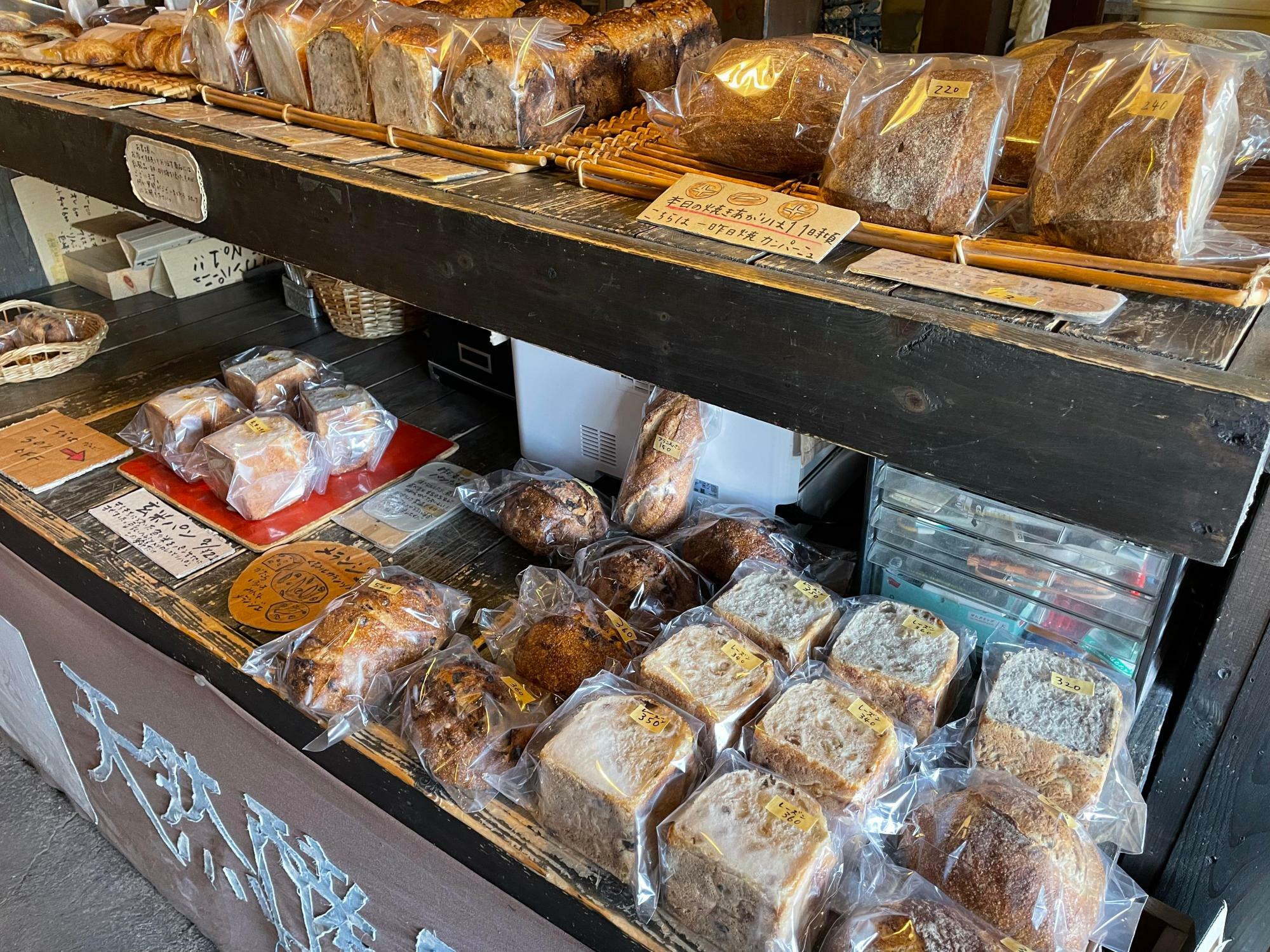 ルヴァンは量り売りのパンも多いです