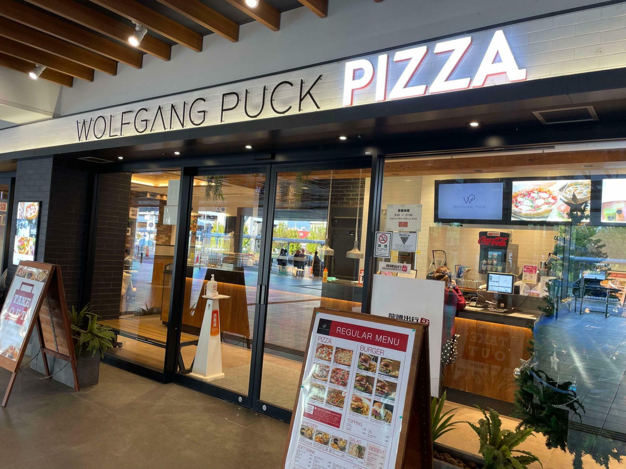 WOLFGANG PUCK PIZZAの外観